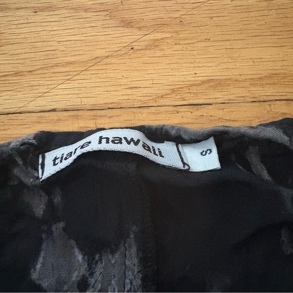 Tiare Hawaii Swim Cover Size Small - Picture 6 of 6